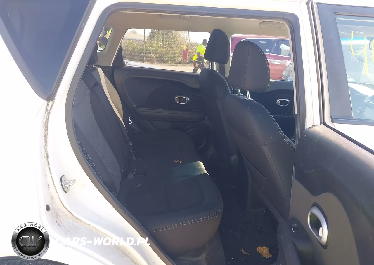 2018 Kia Soul + VIN:KNDJP3A54J7557126 - 8
