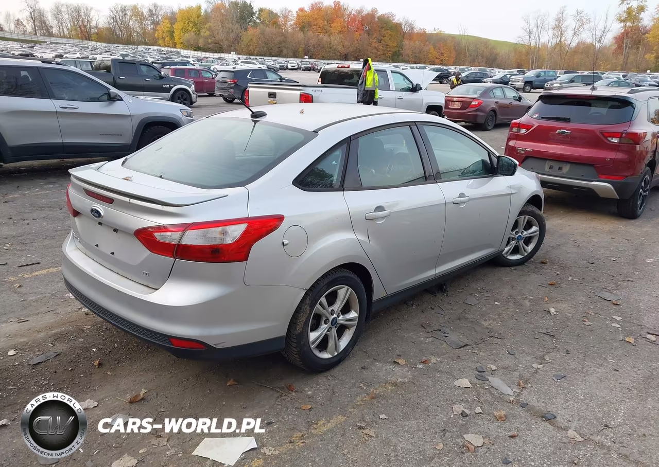 2012 Ford Focus Se VIN:1FAHP3F21CL354613 - 4