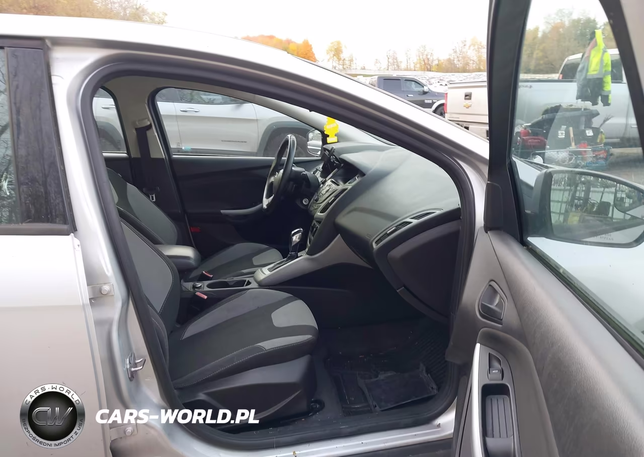 2012 Ford Focus Se VIN:1FAHP3F21CL354613 - 5
