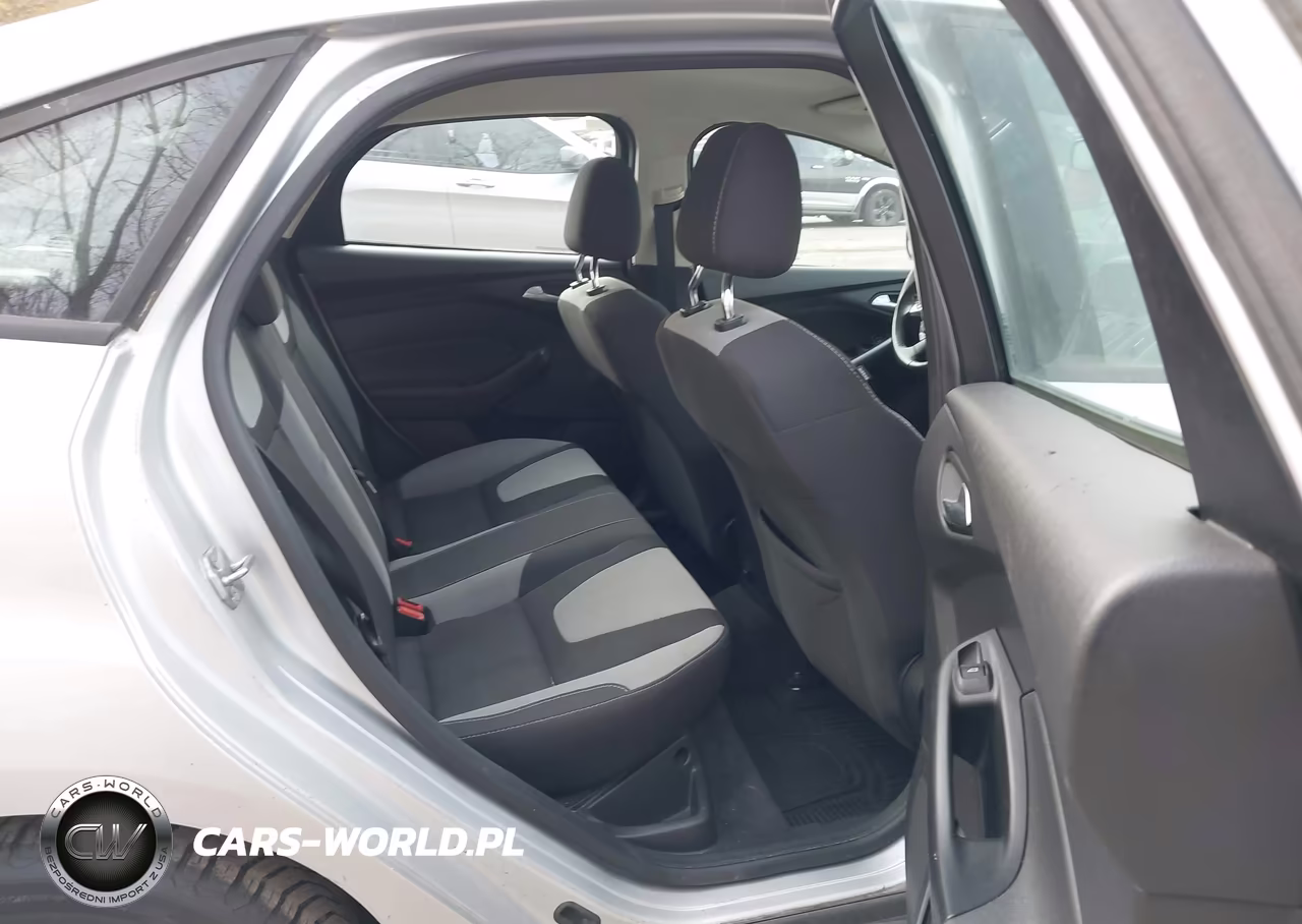 2012 Ford Focus Se VIN:1FAHP3F21CL354613 - 8