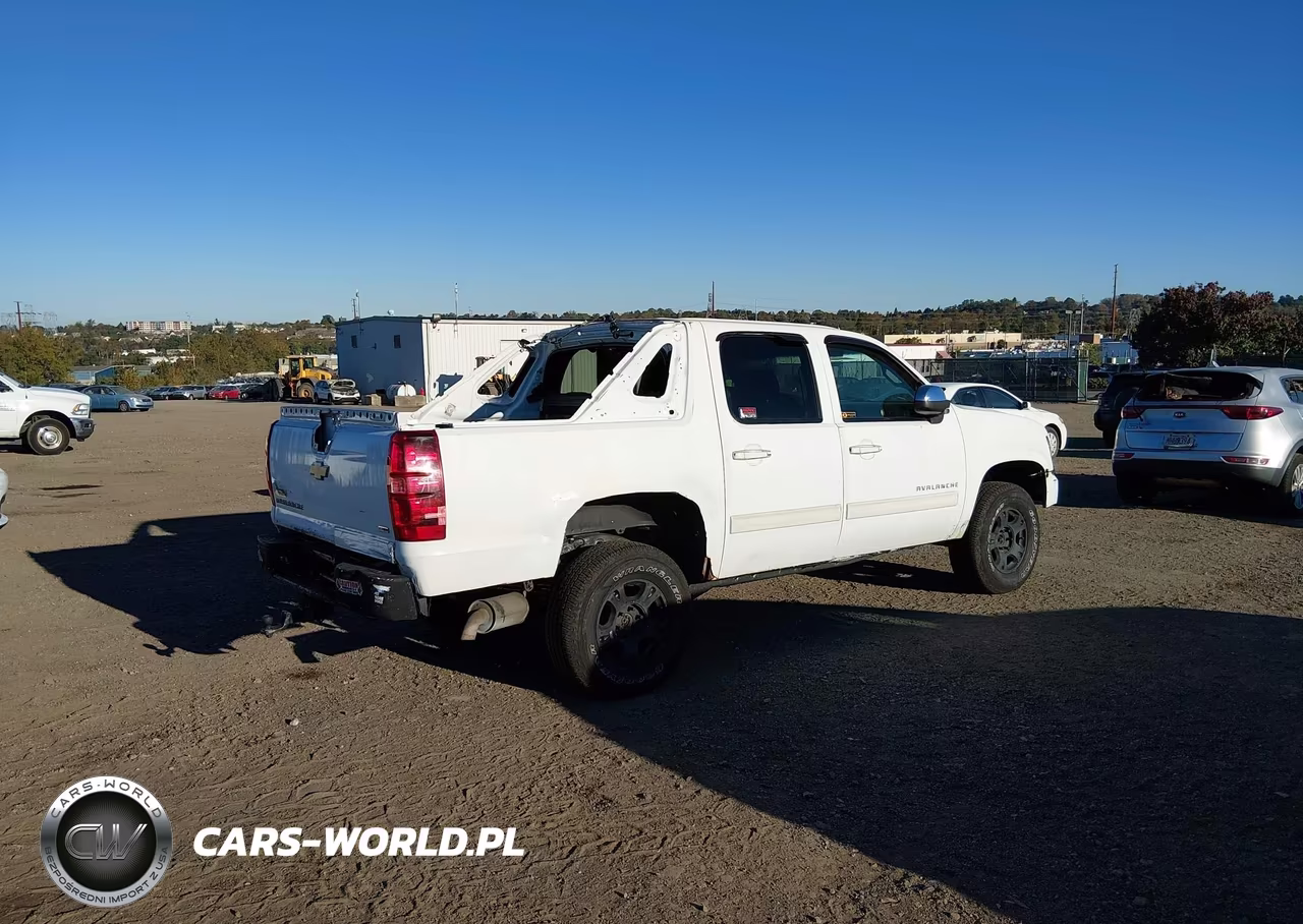 2010 Chevrolet Avalanche 1500 Ls VIN:3GNVKEE04AG225547 - 4