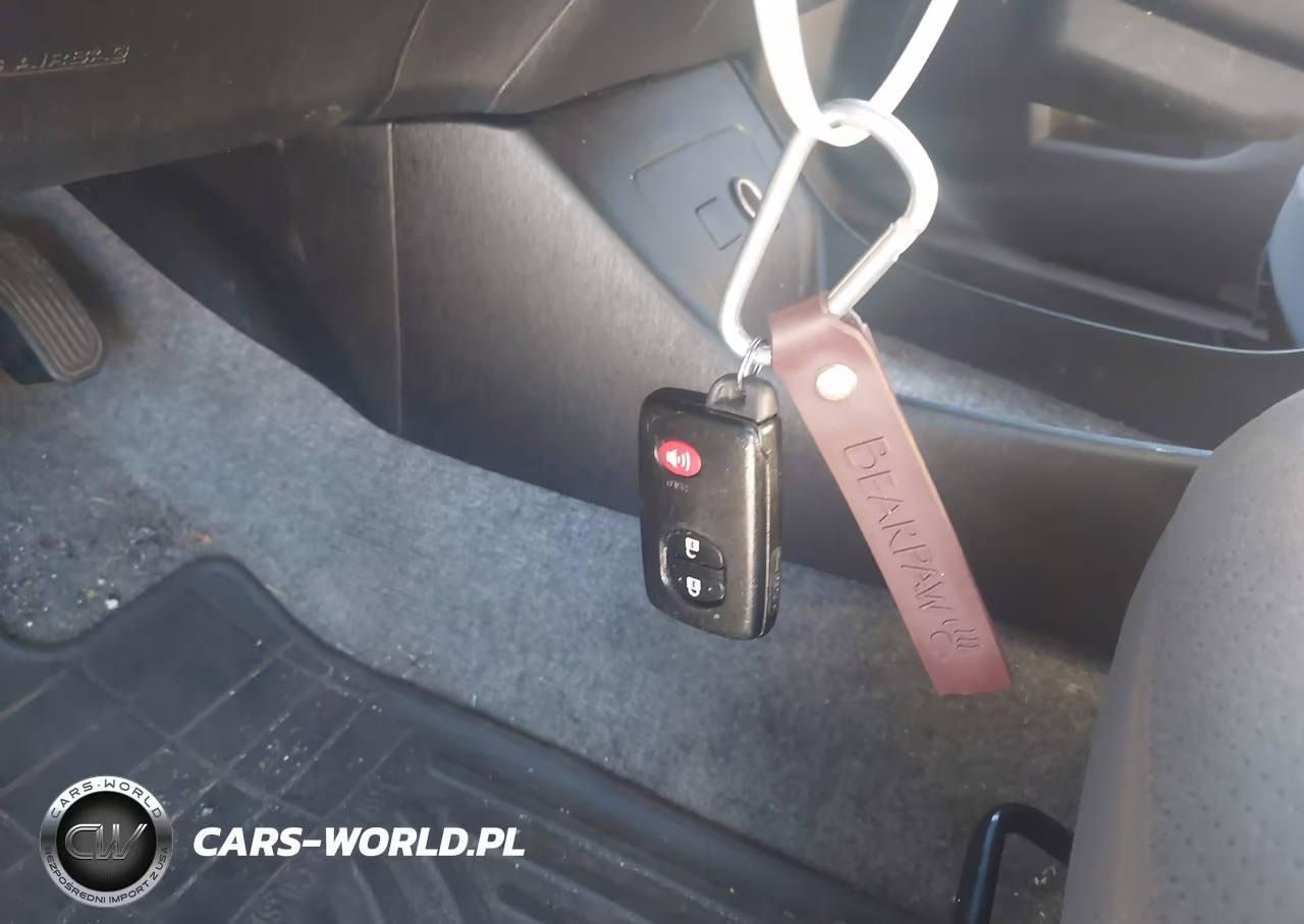 2013 Toyota Prius Two VIN:JTDKN3DU9D1692929 - 11