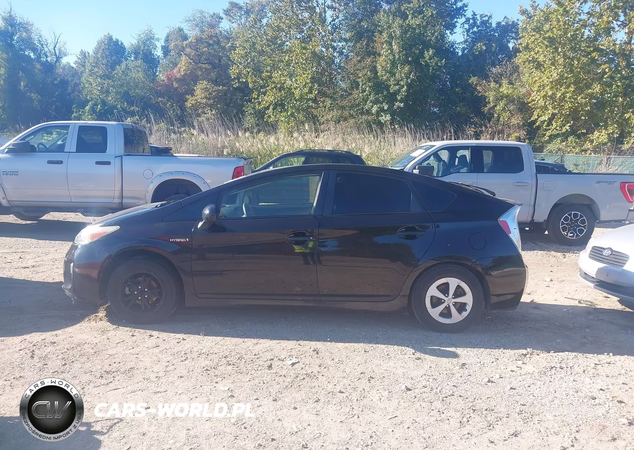 2013 Toyota Prius Two VIN:JTDKN3DU9D1692929 - 14