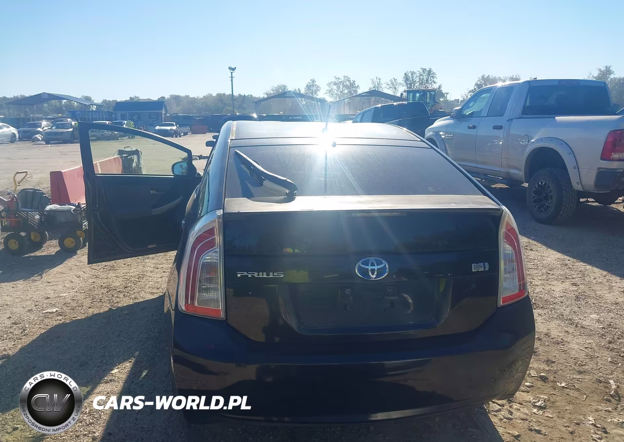 2013 Toyota Prius Two VIN:JTDKN3DU9D1692929 - 16