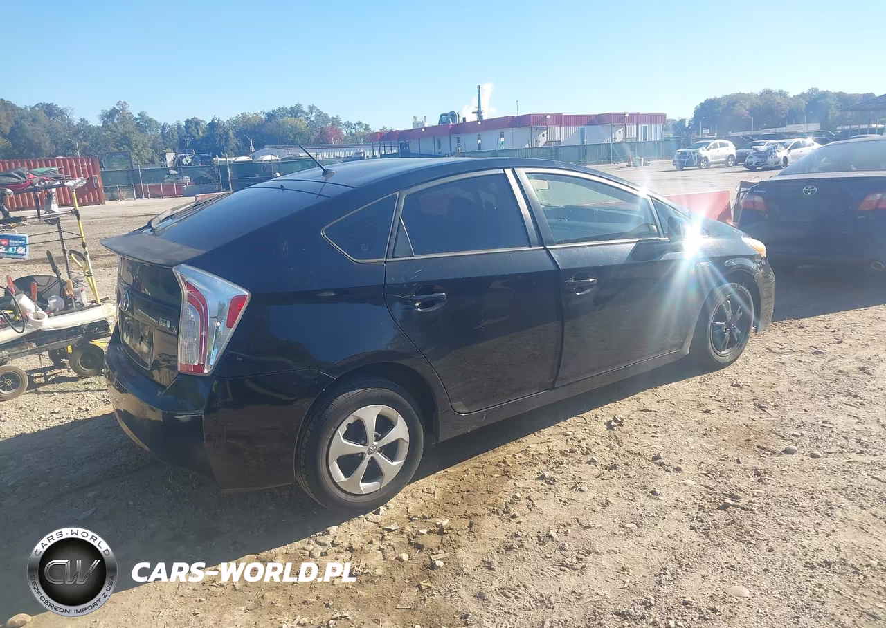 2013 Toyota Prius Two VIN:JTDKN3DU9D1692929 - 4