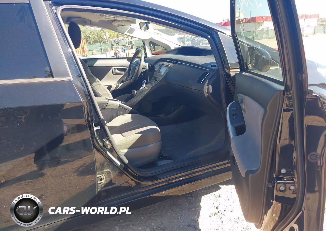 2013 Toyota Prius Two VIN:JTDKN3DU9D1692929 - 5
