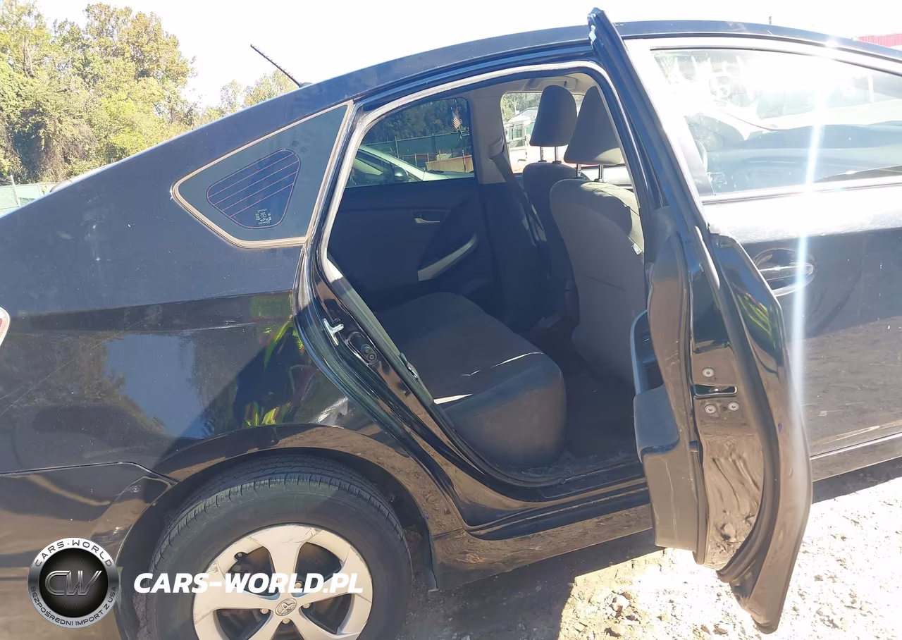 2013 Toyota Prius Two VIN:JTDKN3DU9D1692929 - 8