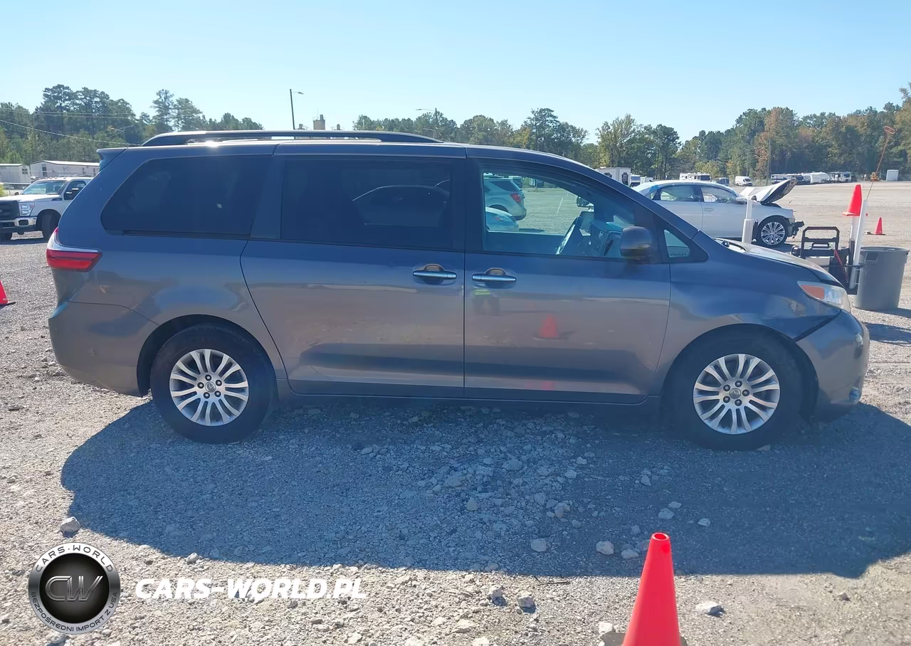 2017 Toyota Sienna Xle 8 Passenger VIN:5TDYZ3DC5HS895749 - 13