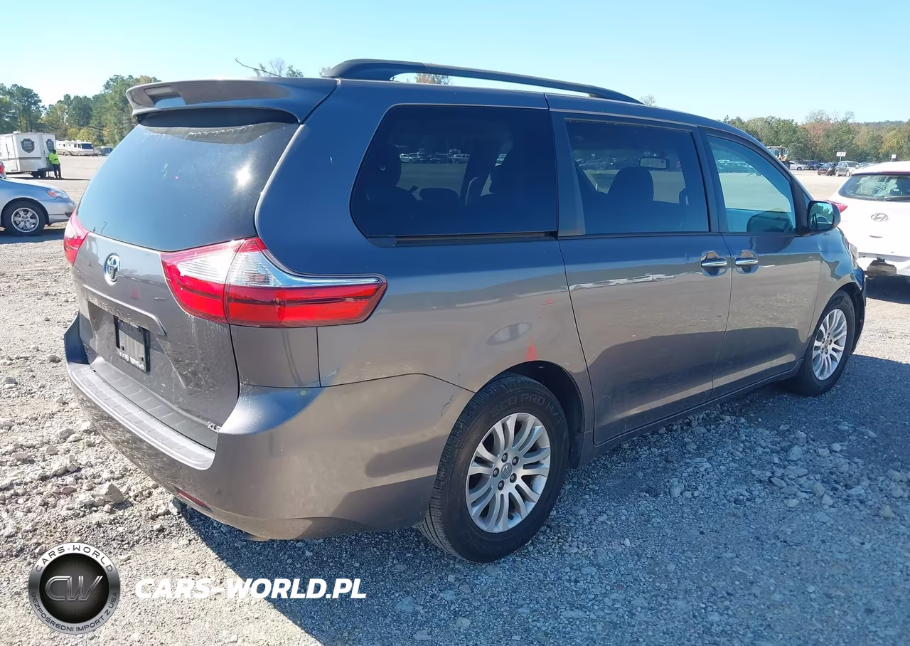 2017 Toyota Sienna Xle 8 Passenger VIN:5TDYZ3DC5HS895749 - 4