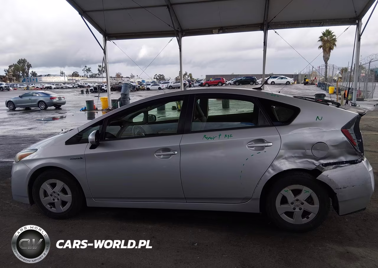 2011 Toyota Prius Two VIN:JTDKN3DU9B1463826 - 14
