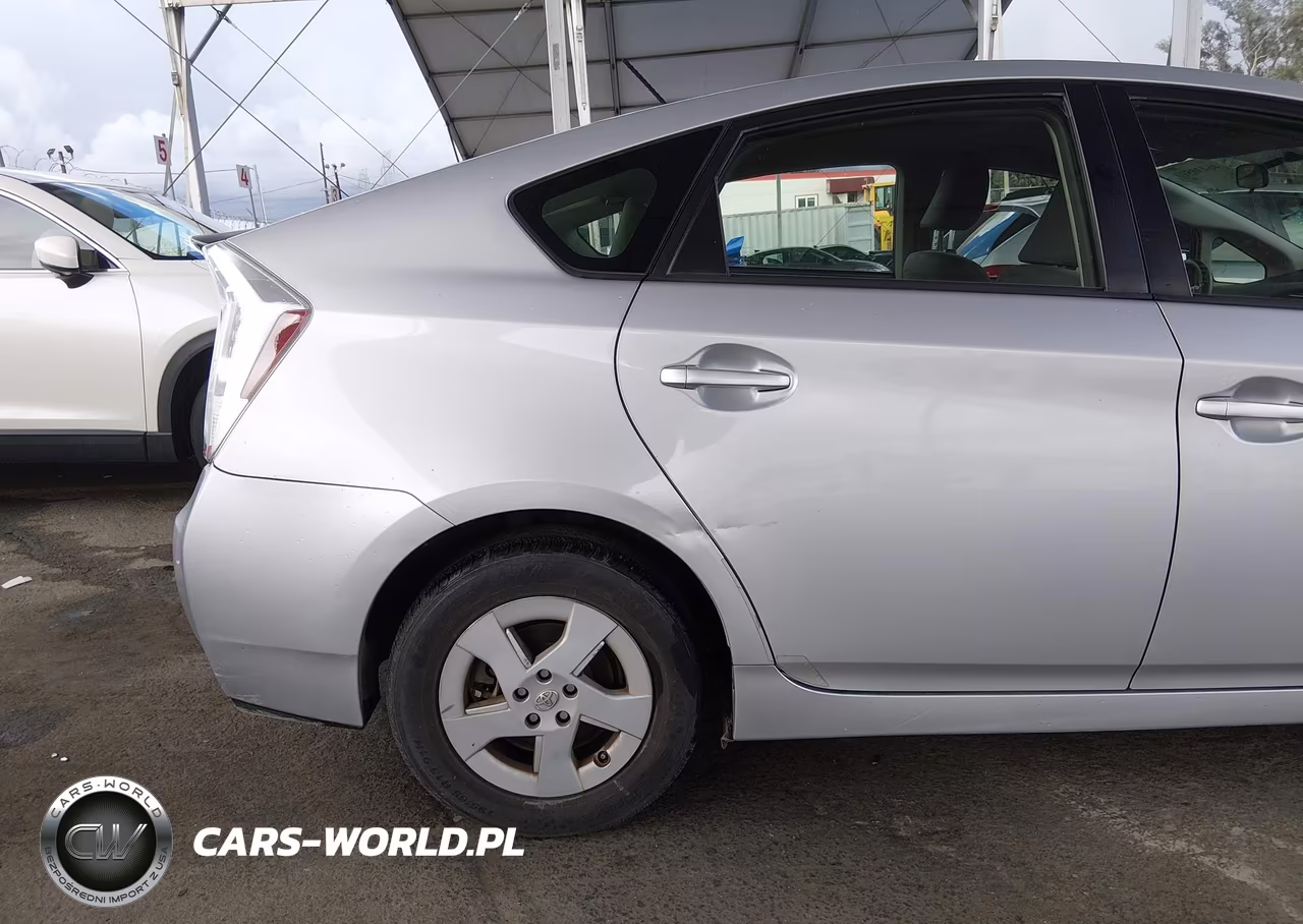 2011 Toyota Prius Two VIN:JTDKN3DU9B1463826 - 17