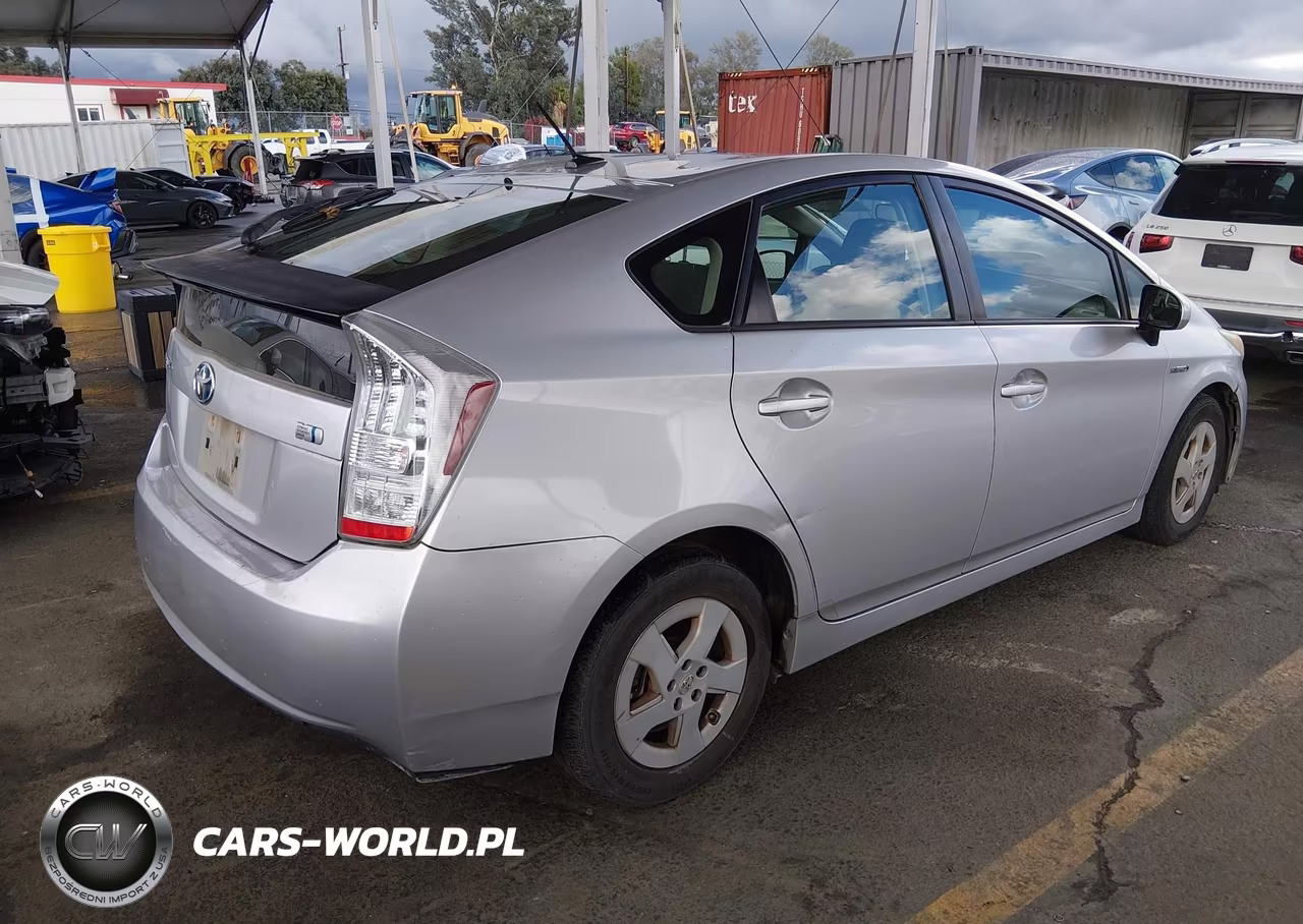 2011 Toyota Prius Two VIN:JTDKN3DU9B1463826 - 4