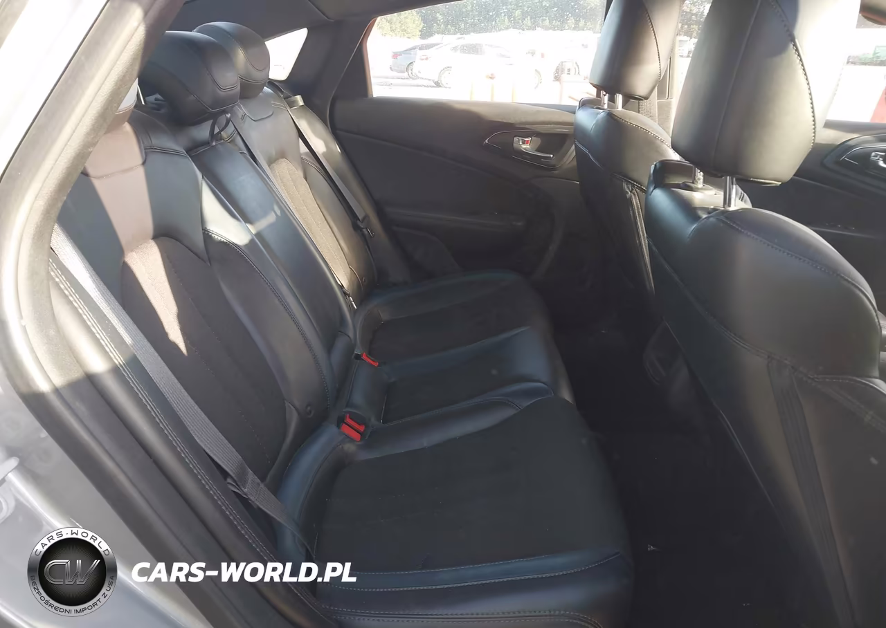 2015 Chrysler 200 S VIN:1C3CCCBGXFN515670 - 8
