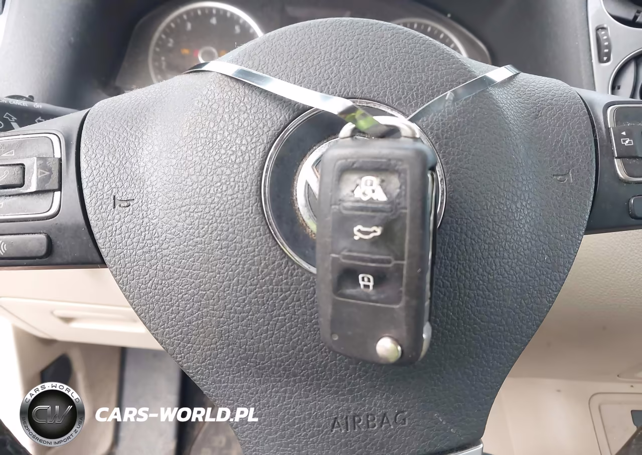 2016 Volkswagen Tiguan S VIN:WVGBV7AXXGW545334 - 11