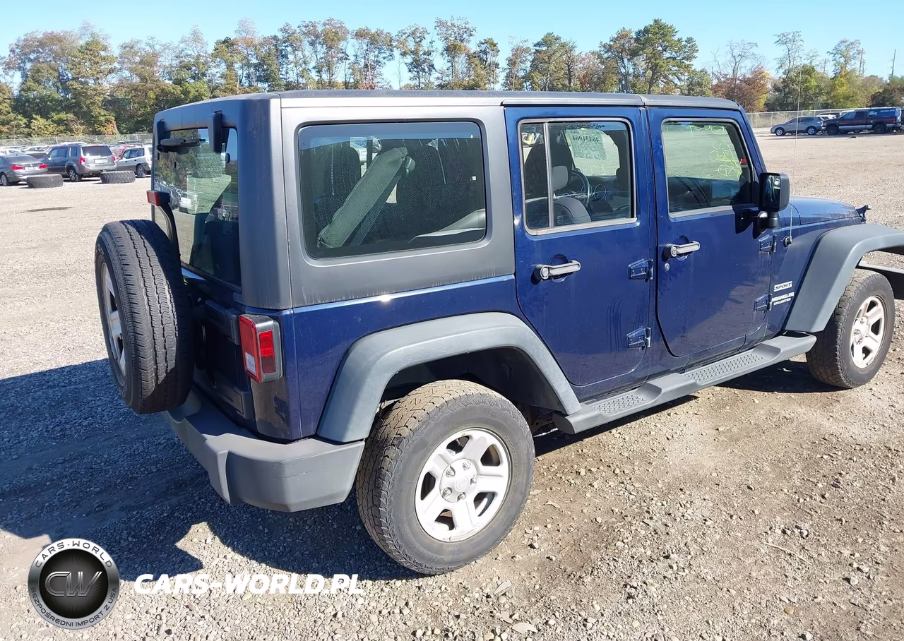 2013 Jeep Wrangler Unlimited Sport VIN:1C4BJWDG0DL627348 - 4