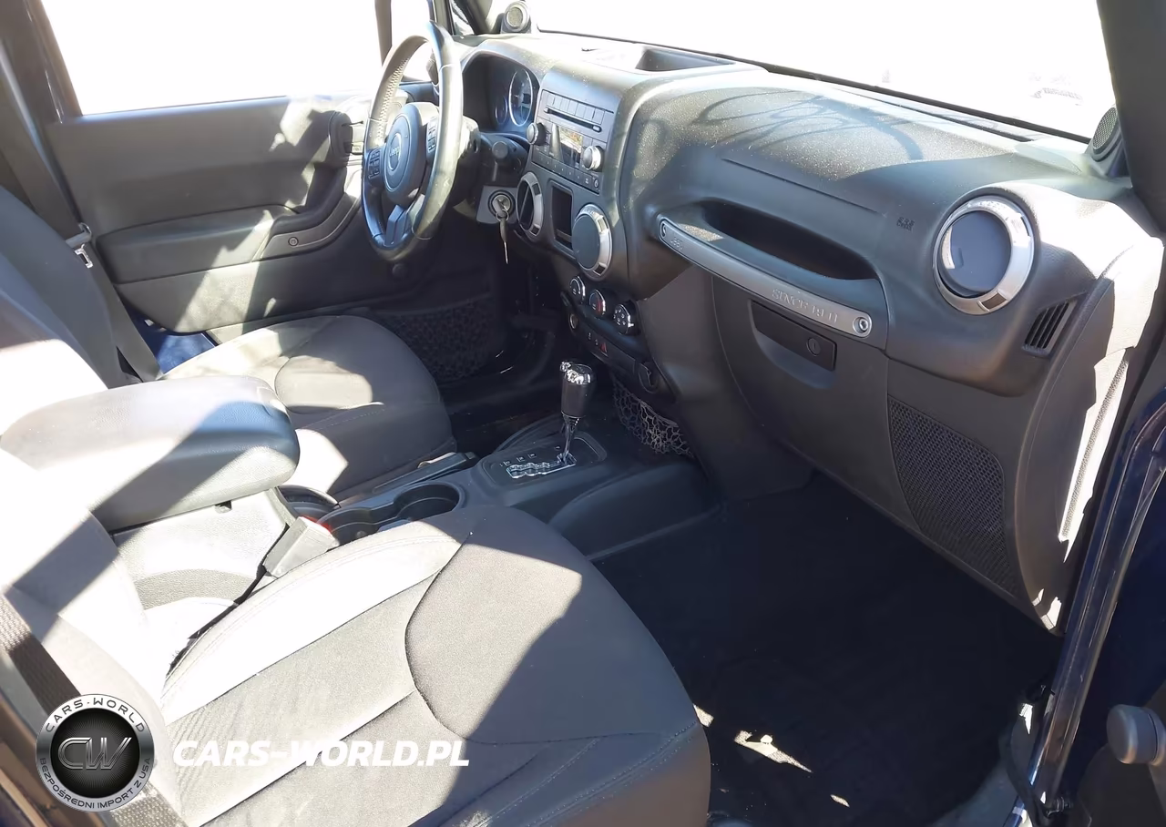 2013 Jeep Wrangler Unlimited Sport VIN:1C4BJWDG0DL627348 - 5