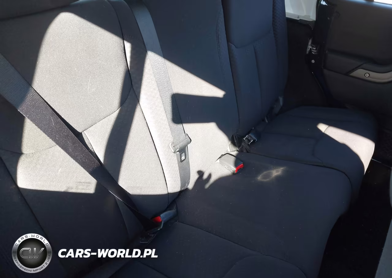 2013 Jeep Wrangler Unlimited Sport VIN:1C4BJWDG0DL627348 - 8