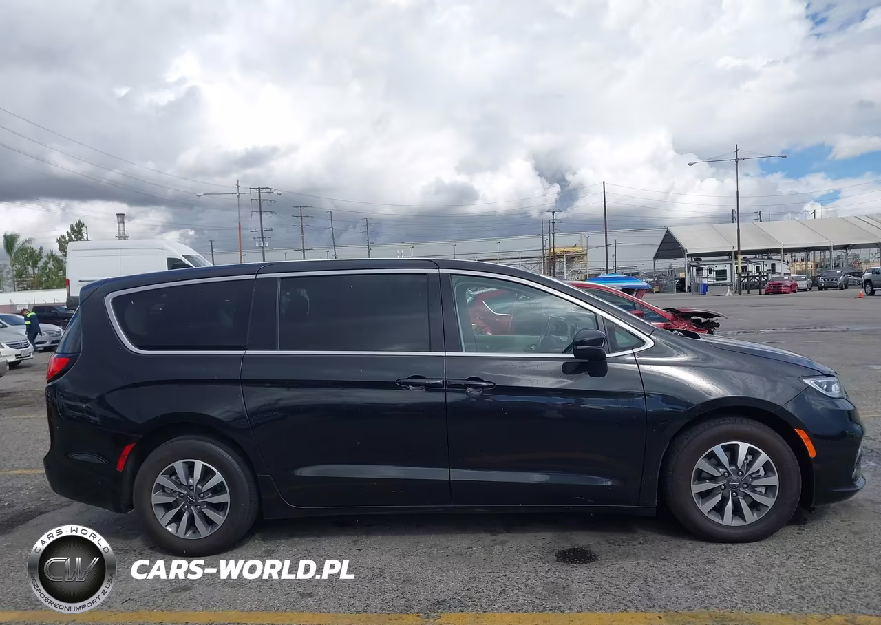 2023 Chrysler Pacifica Hybrid Touring L VIN:2C4RC1L77PR599010 - 14