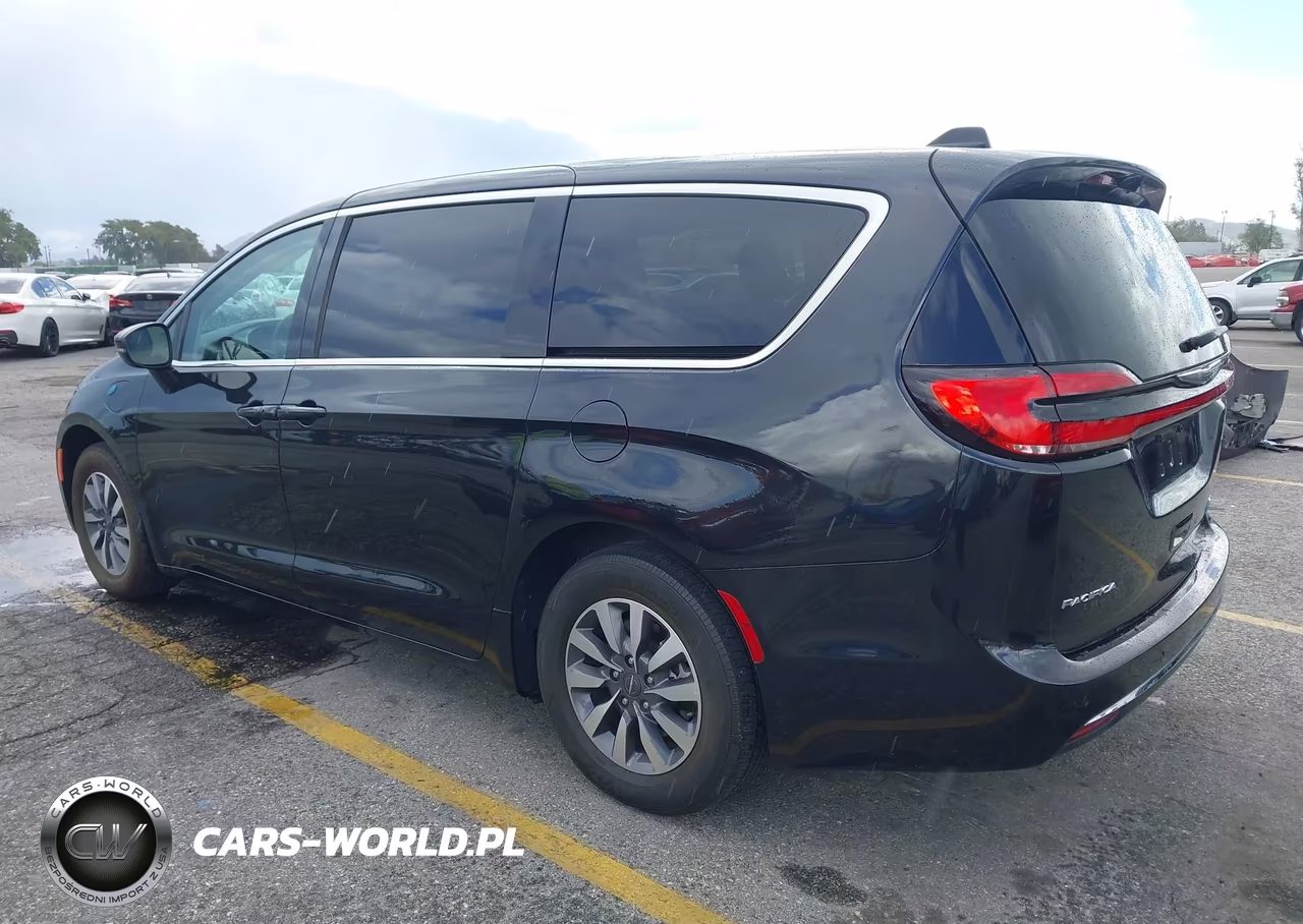 2023 Chrysler Pacifica Hybrid Touring L VIN:2C4RC1L77PR599010 - 3