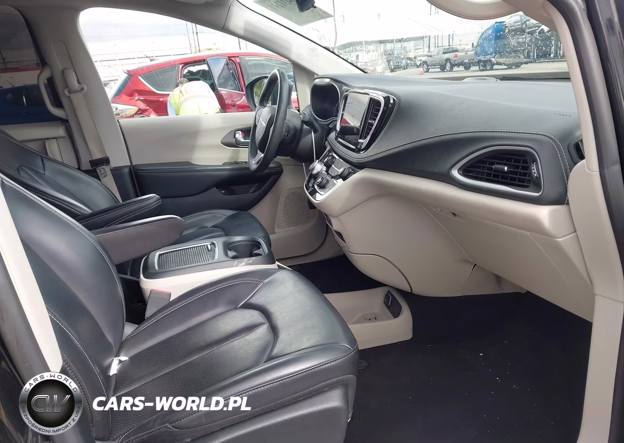 2023 Chrysler Pacifica Hybrid Touring L VIN:2C4RC1L77PR599010 - 5