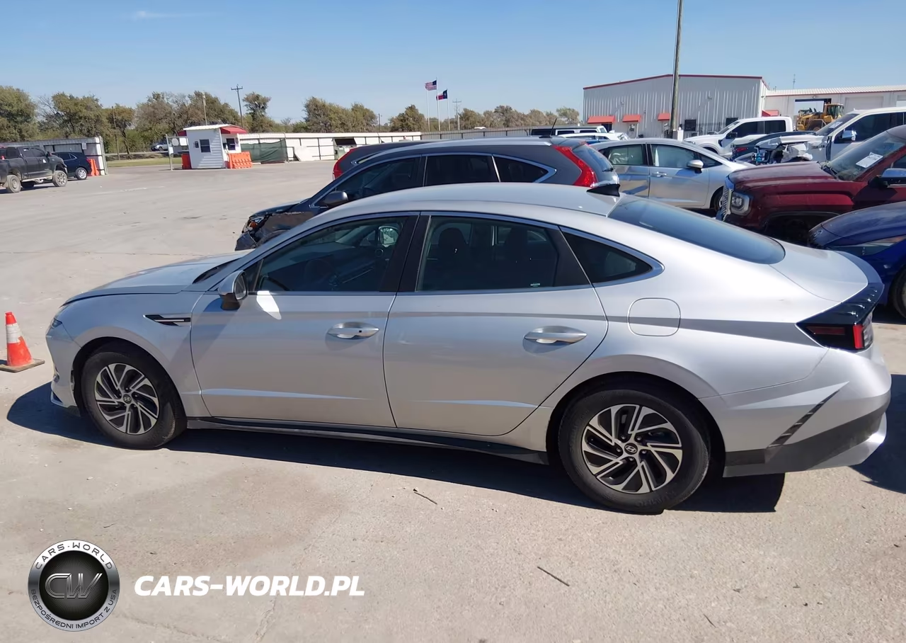 2026 Hyundai Sonata Hybrid Blue VIN:KMHL24JJ0TA167913 - 15