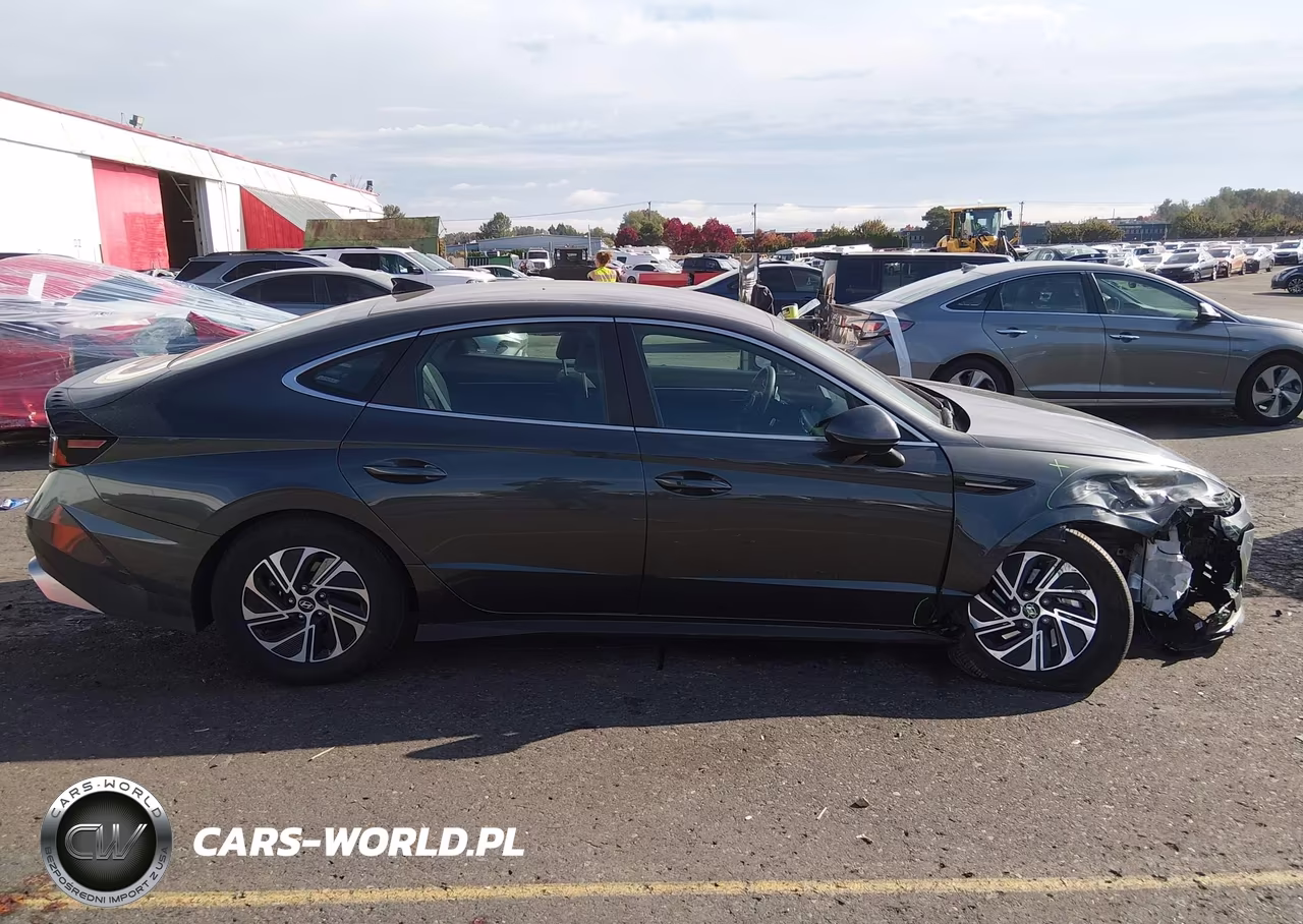 2026 Hyundai Sonata Hybrid Blue VIN:KMHL24JJ2TA161952 - 13