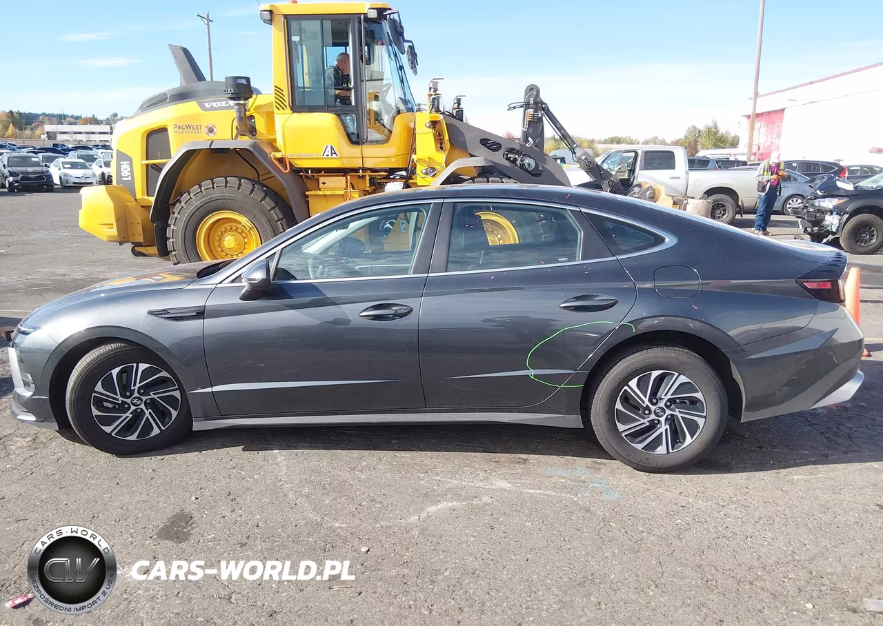 2026 Hyundai Sonata Hybrid Blue VIN:KMHL24JJ2TA161952 - 14