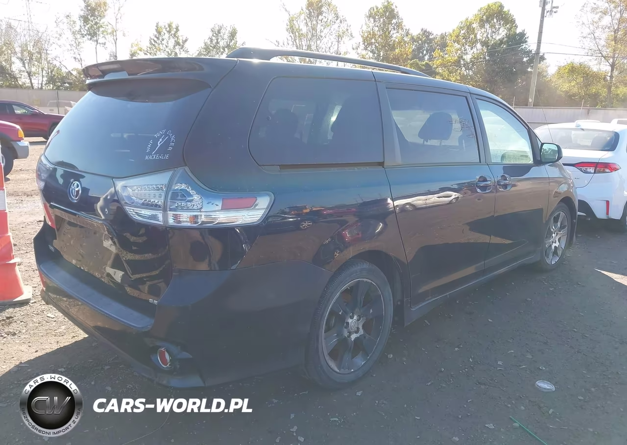 2011 Toyota Sienna Se VIN:5TDXK3DC1BS074655 - 4