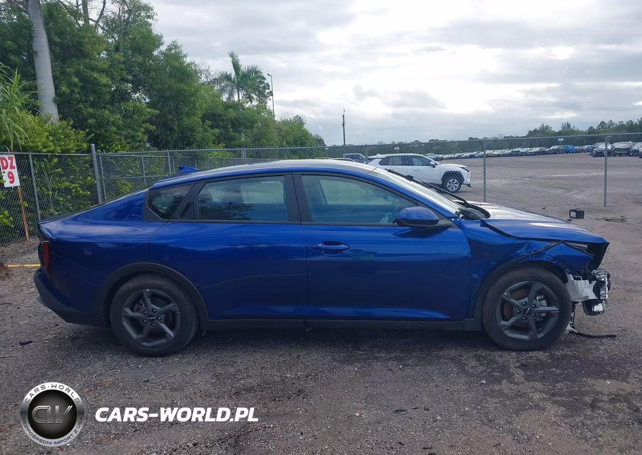 2025 Kia K4 Lxs VIN:3KPFT4DE6SE065573 - 13