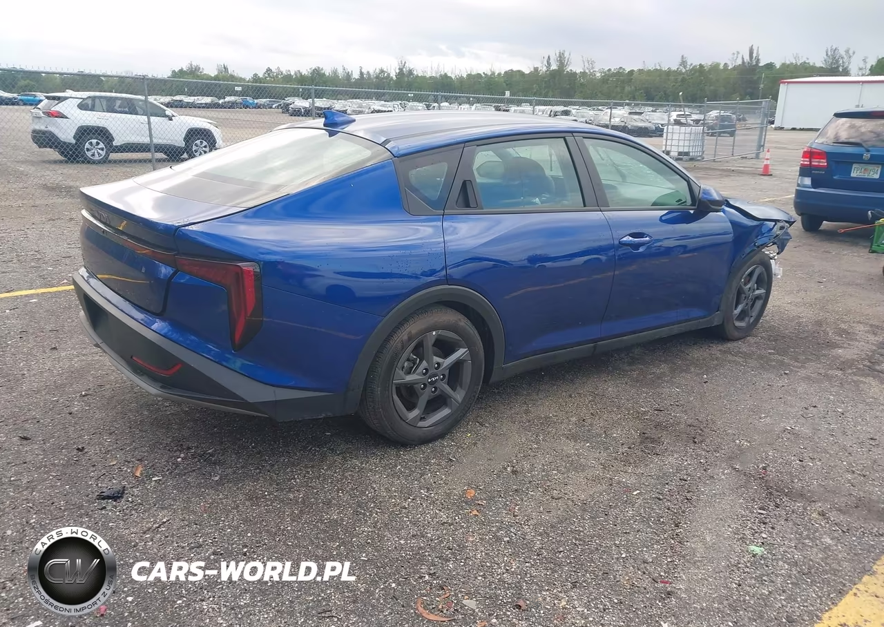 2025 Kia K4 Lxs VIN:3KPFT4DE6SE065573 - 4