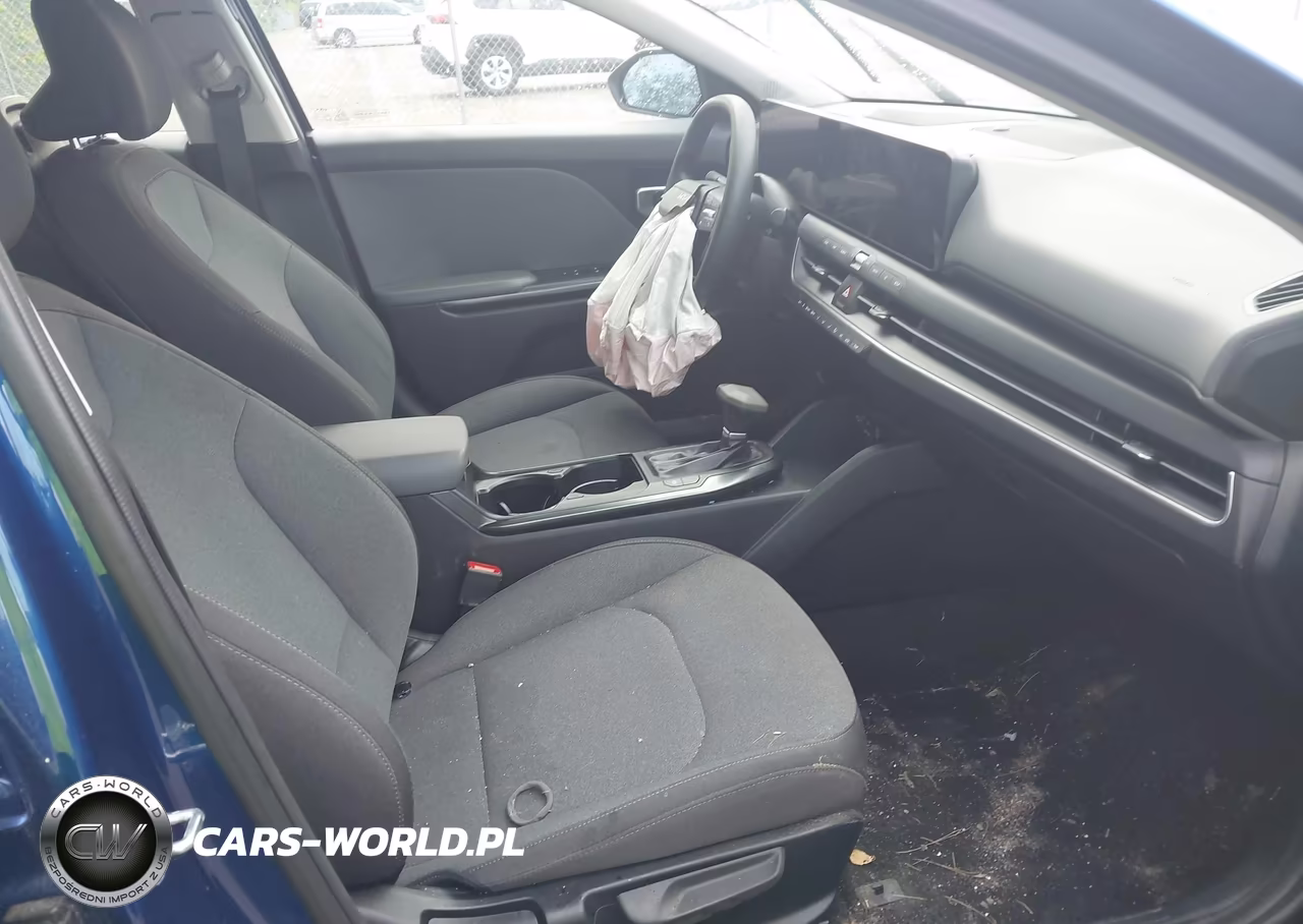 2025 Kia K4 Lxs VIN:3KPFT4DE6SE065573 - 5