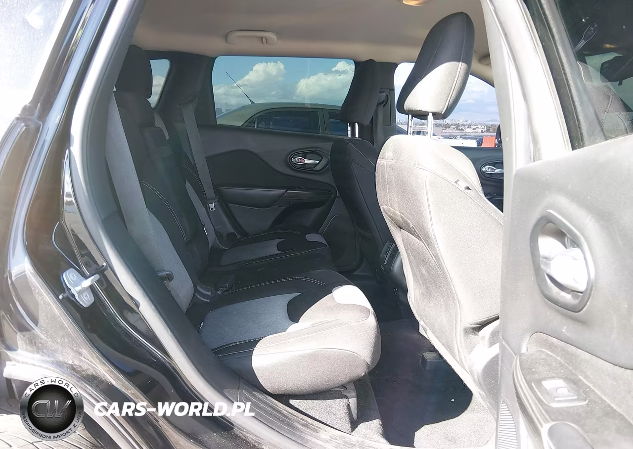2014 Jeep Cherokee Latitude VIN:1C4PJLCB2EW208637 - 8
