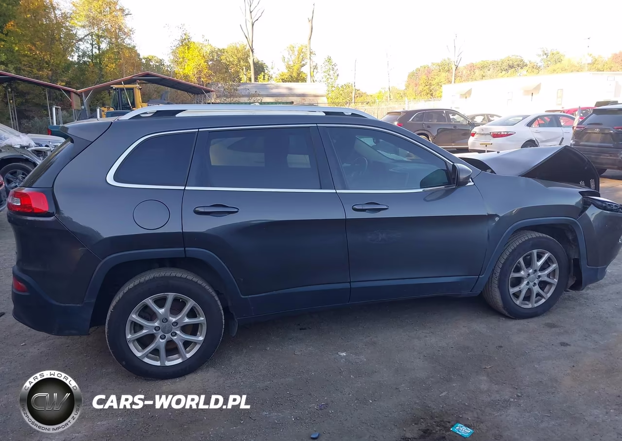 2016 Jeep Cherokee Latitude VIN:1C4PJLCS2GW114258 - 13