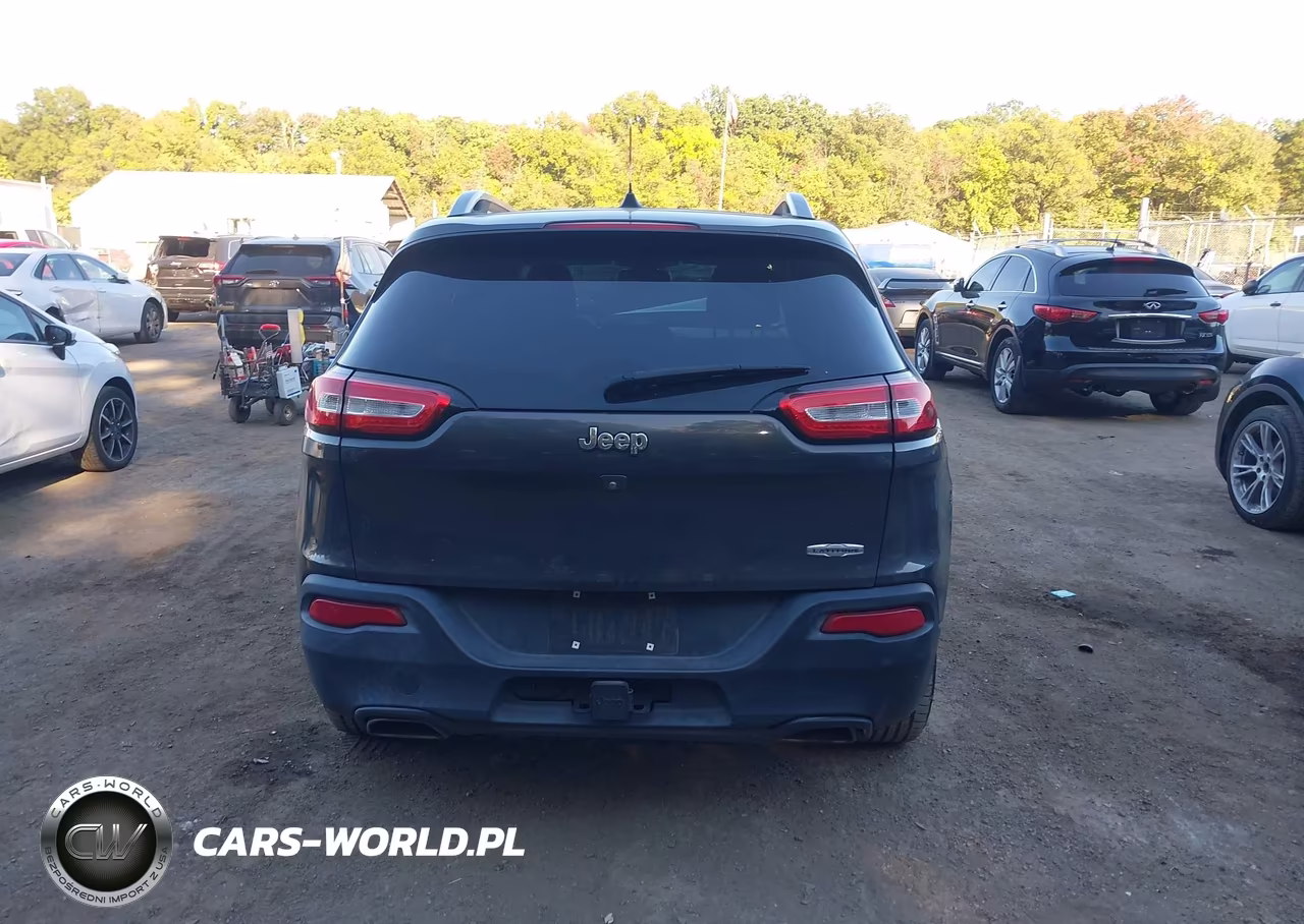 2016 Jeep Cherokee Latitude VIN:1C4PJLCS2GW114258 - 16