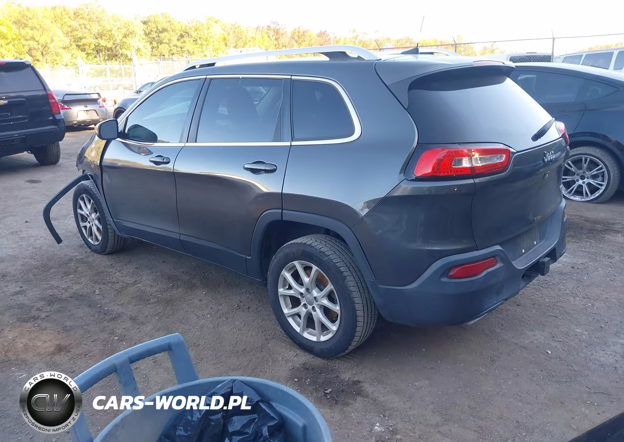 2016 Jeep Cherokee Latitude VIN:1C4PJLCS2GW114258 - 3