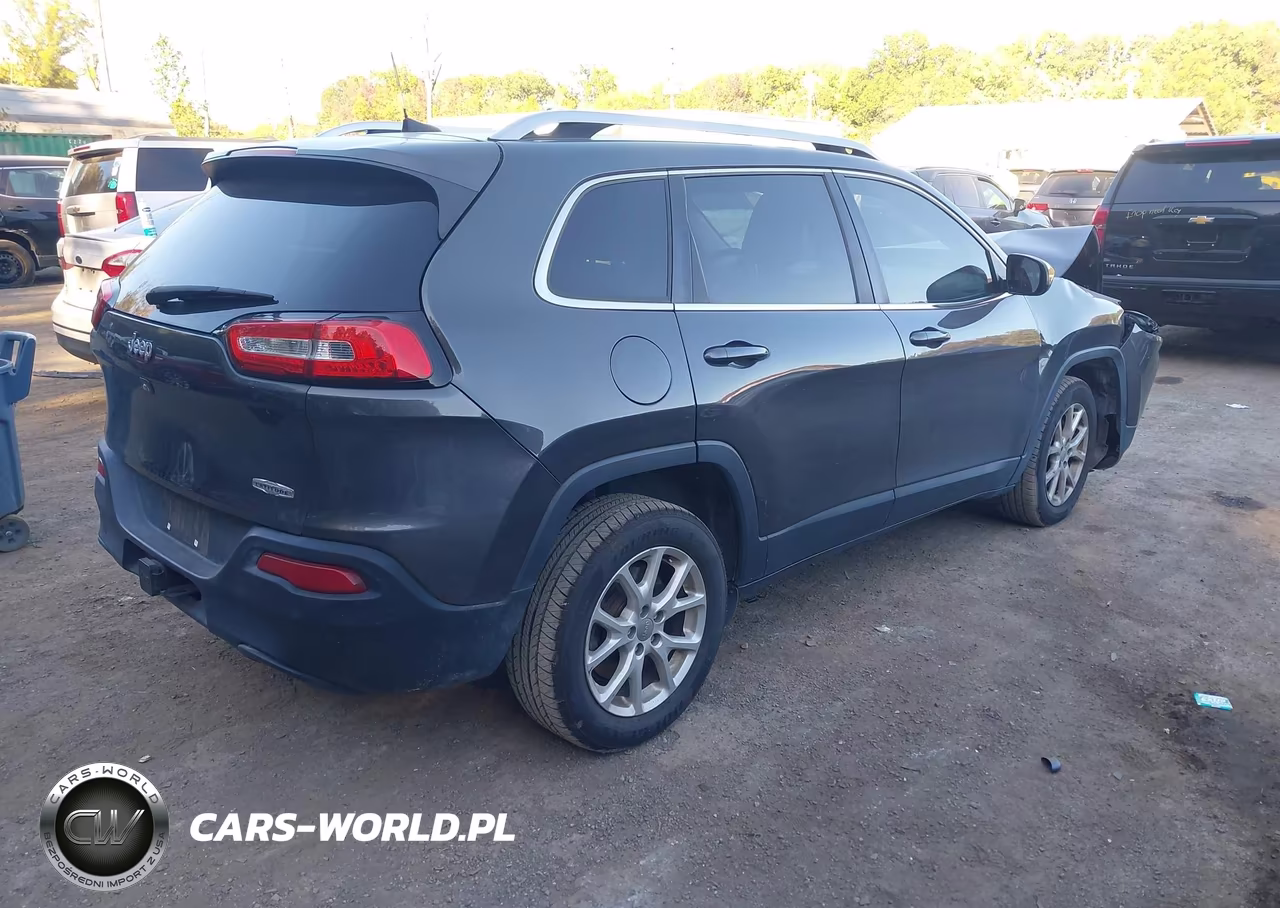 2016 Jeep Cherokee Latitude VIN:1C4PJLCS2GW114258 - 4