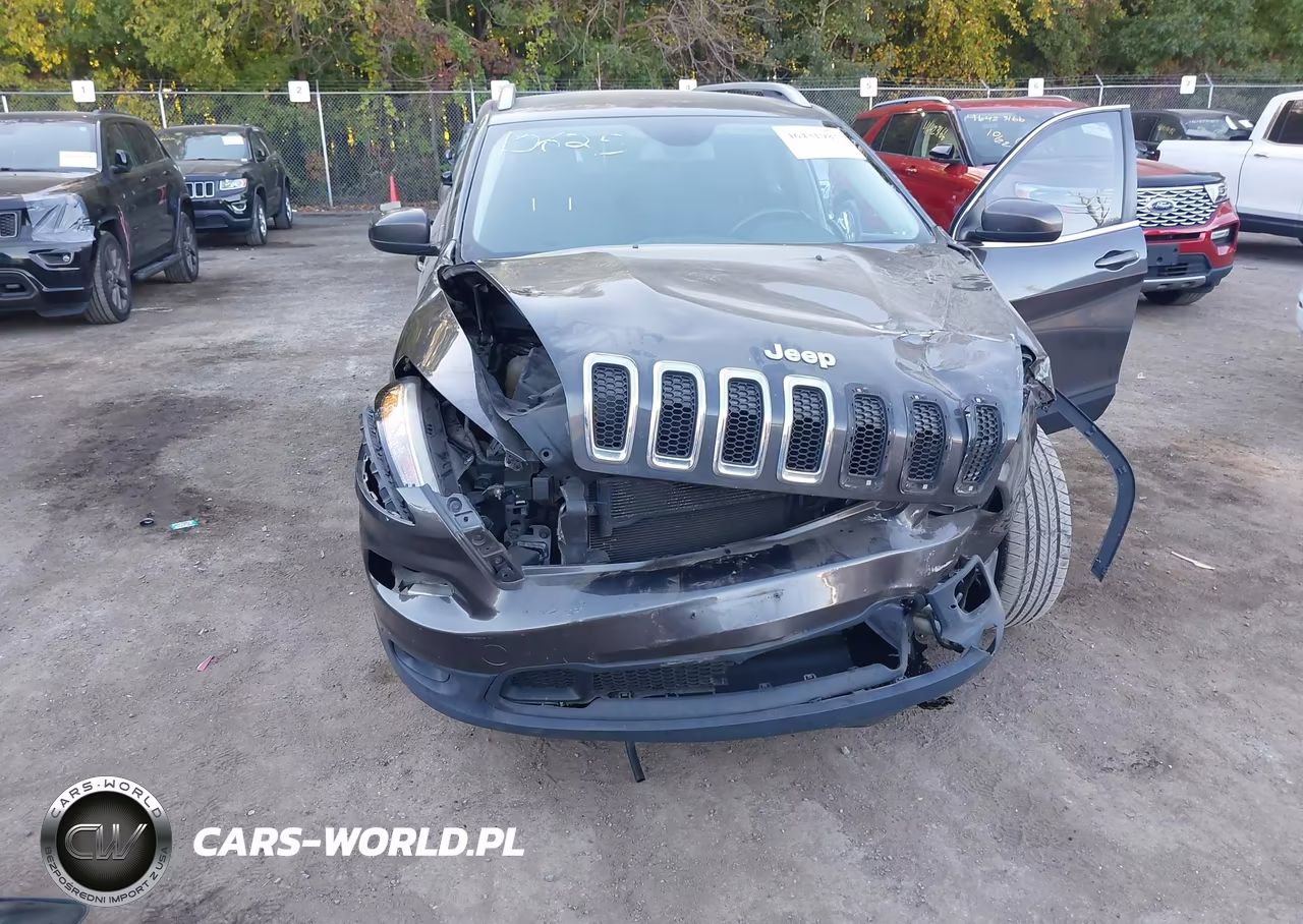 2016 Jeep Cherokee Latitude VIN:1C4PJLCS2GW114258 - 6