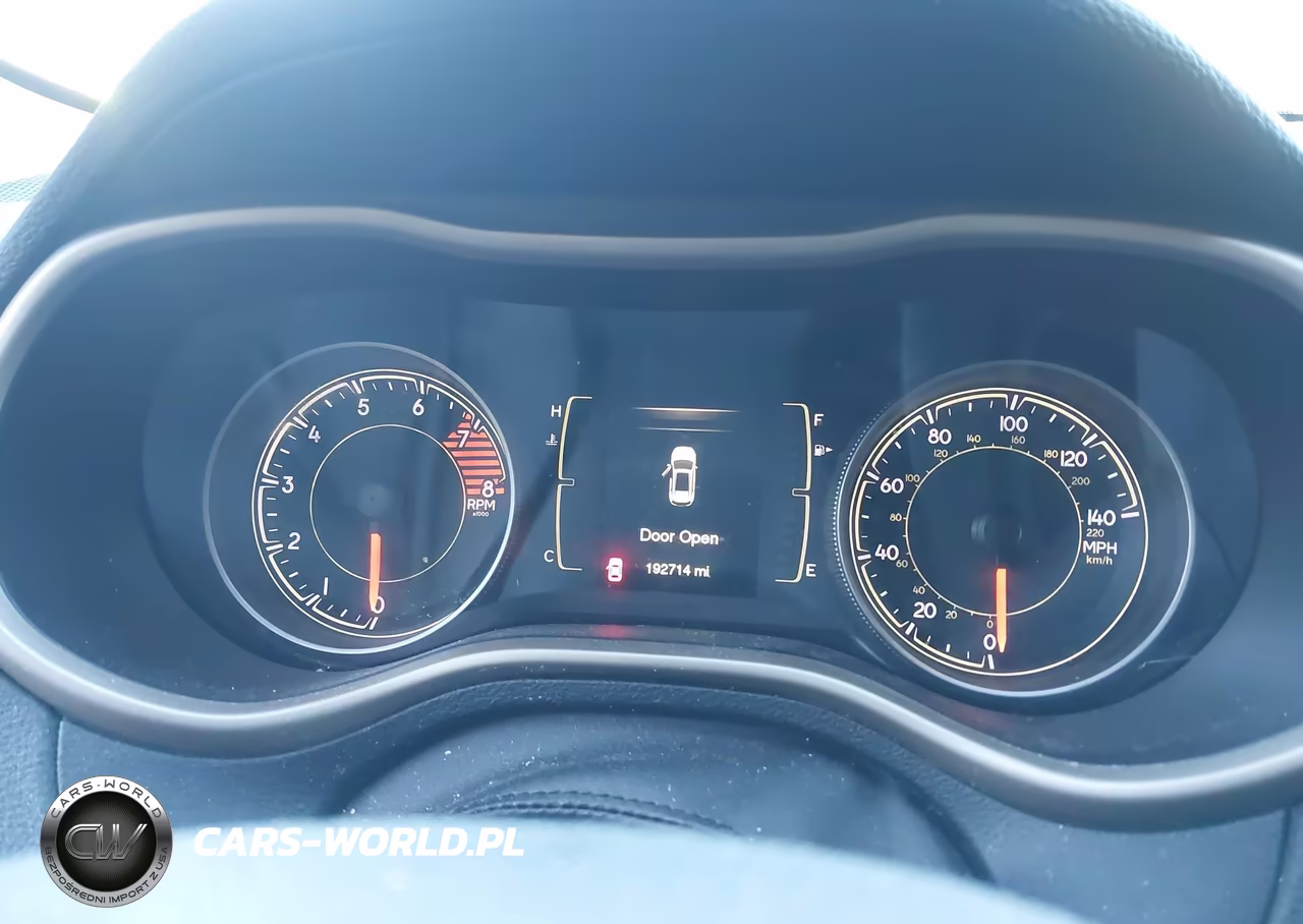 2016 Jeep Cherokee Latitude VIN:1C4PJLCS2GW114258 - 7