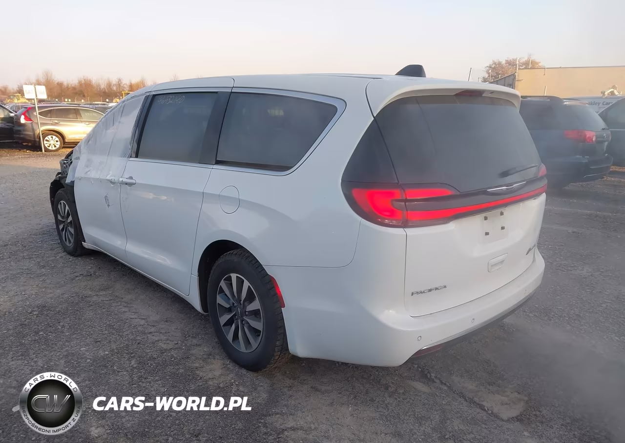 2024 Chrysler Pacifica Hybrid Select VIN:2C4RC1S76RR181106 - 3