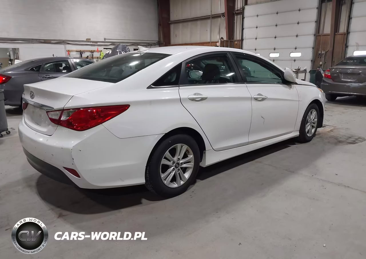 2014 Hyundai Sonata Gls VIN:5NPEB4AC2EH833082 - 4