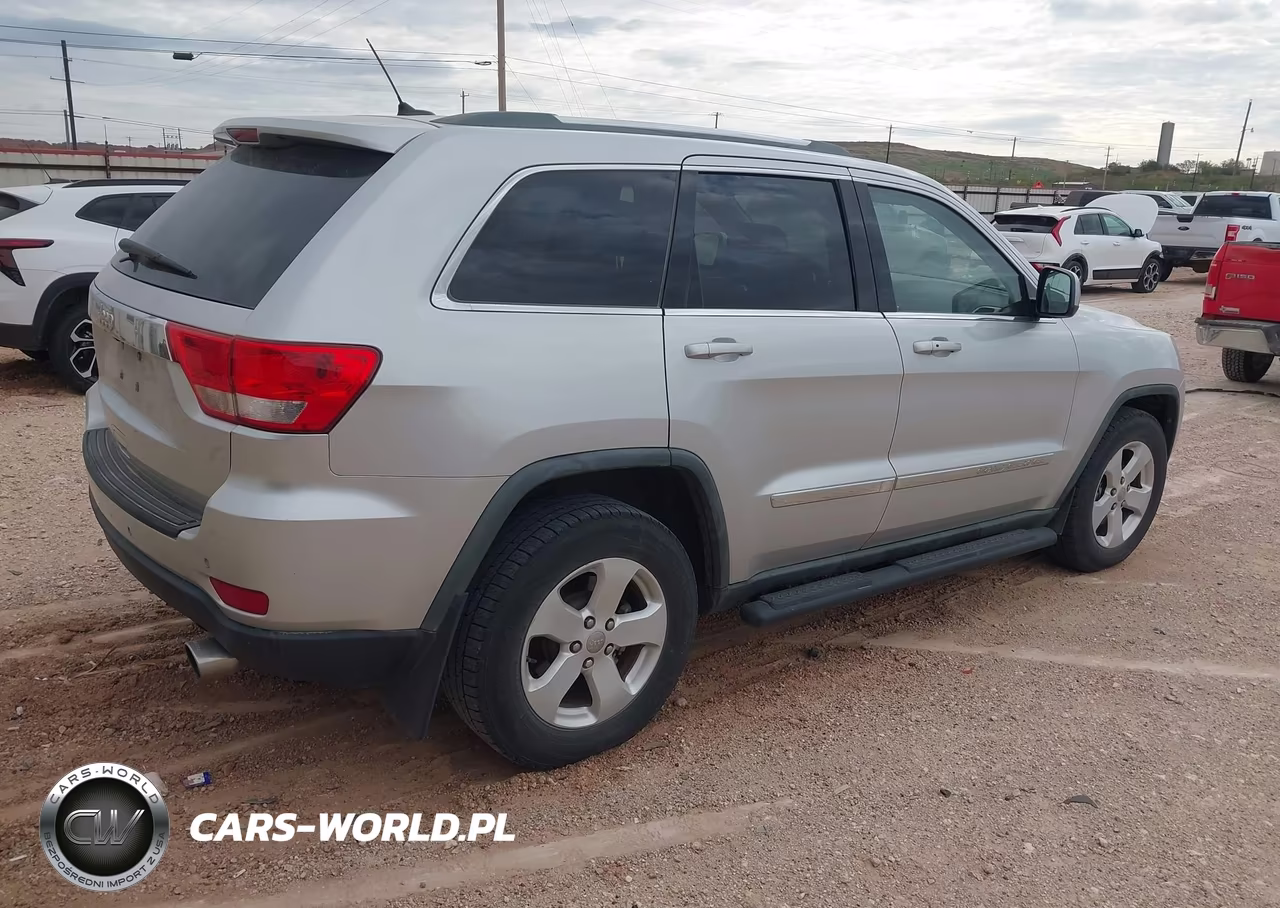 2011 Jeep Grand Cherokee Laredo VIN:1J4RR4GG7BC669885 - 4