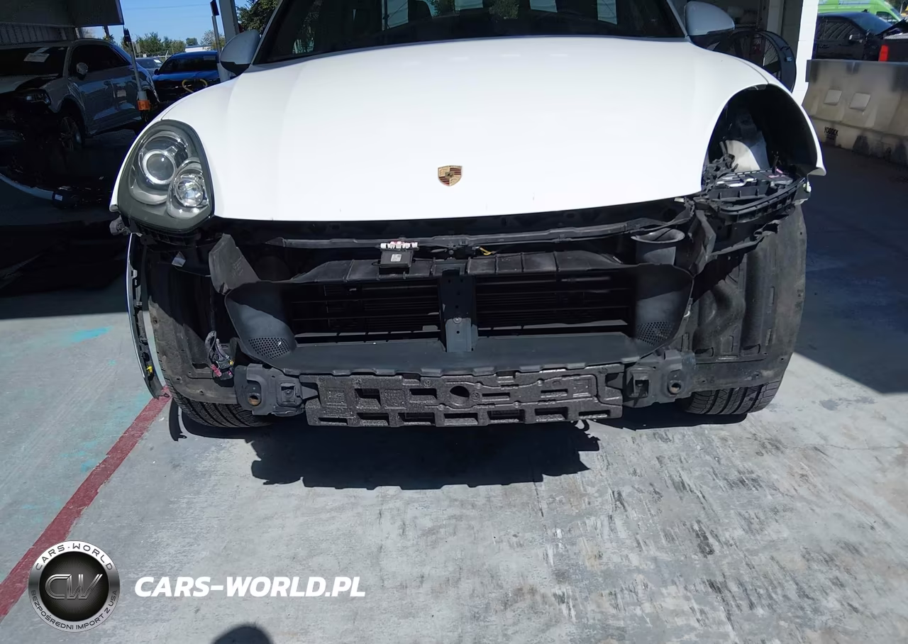 2018 Porsche Cayenne Platinum Edition VIN:WP1AA2A20JKA00940 - 13
