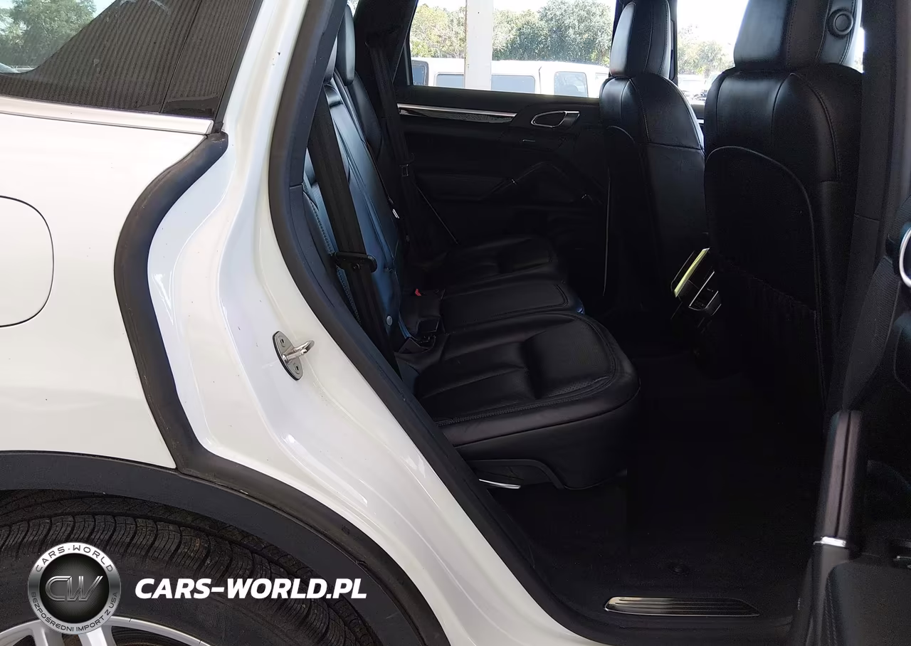 2018 Porsche Cayenne Platinum Edition VIN:WP1AA2A20JKA00940 - 8