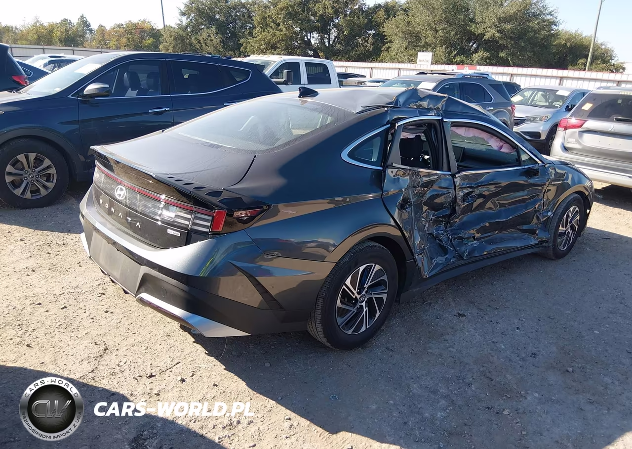 2026 Hyundai Sonata Hybrid Blue VIN:KMHL24JJ2TA164737 - 4