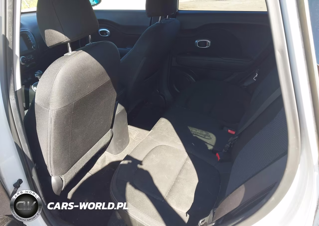 2018 Kia Soul + VIN:KNDJP3A53J7892961 - 8