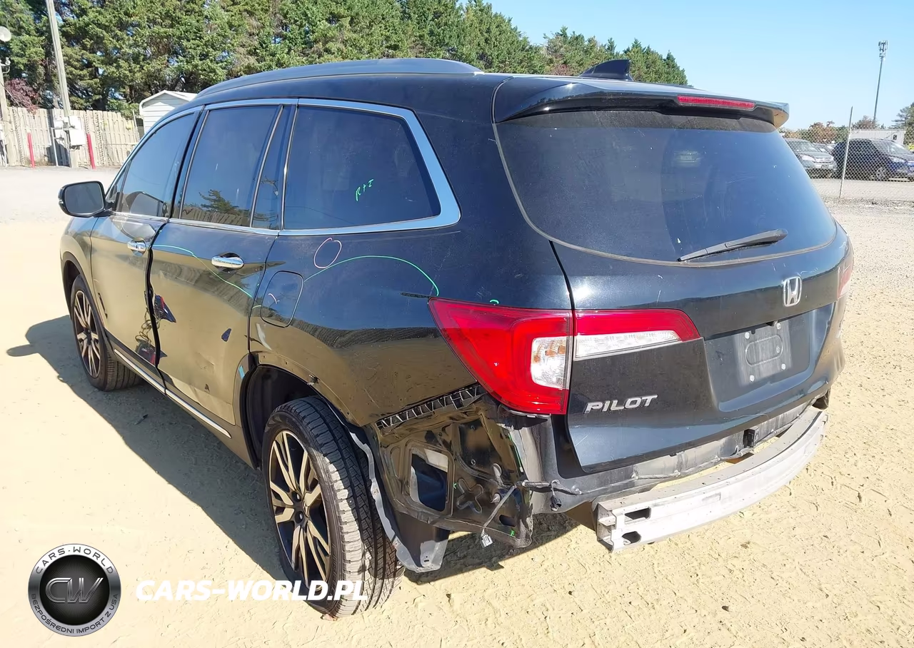 2019 Honda Pilot Touring VIN:5FNYF6H63KB015691 - 3