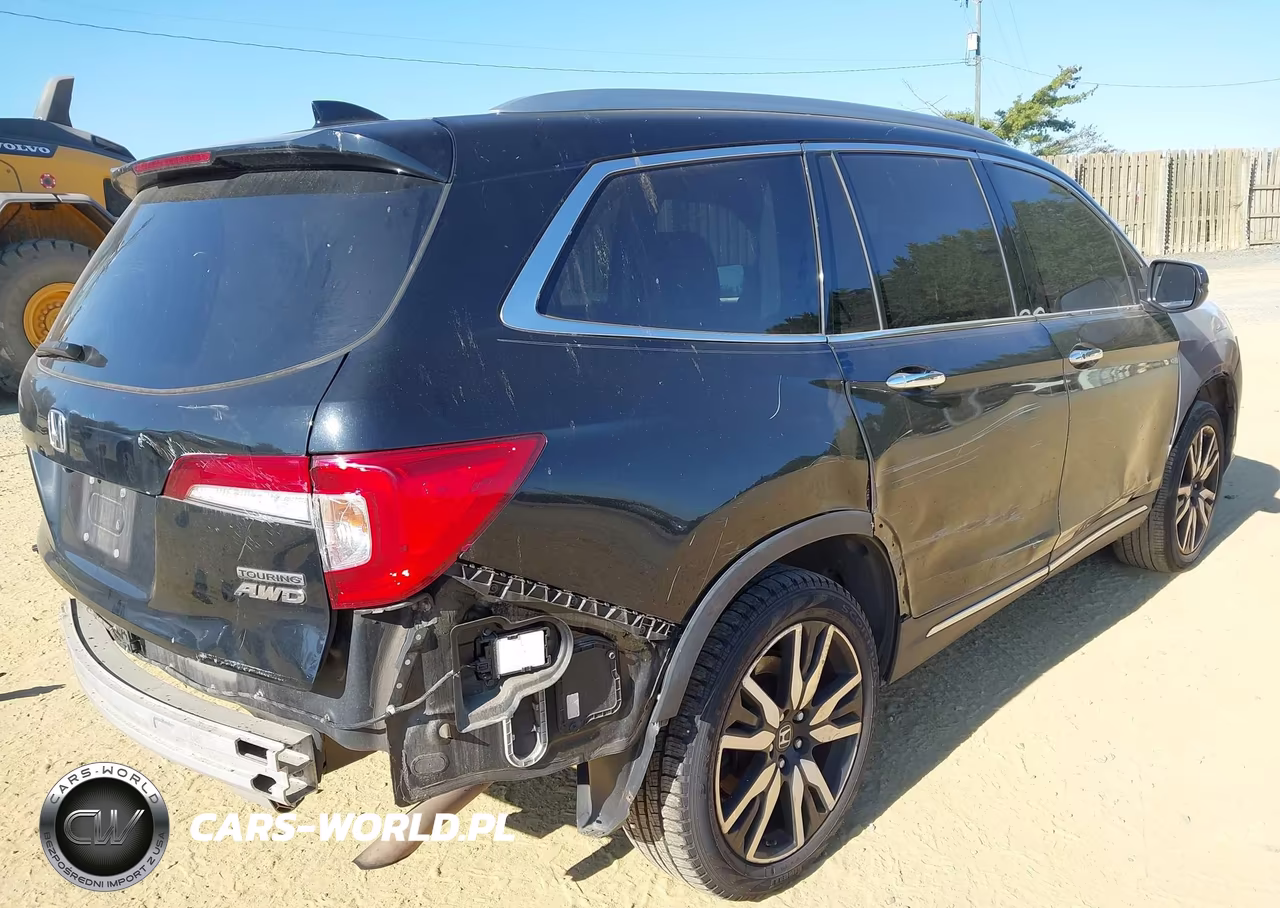 2019 Honda Pilot Touring VIN:5FNYF6H63KB015691 - 4