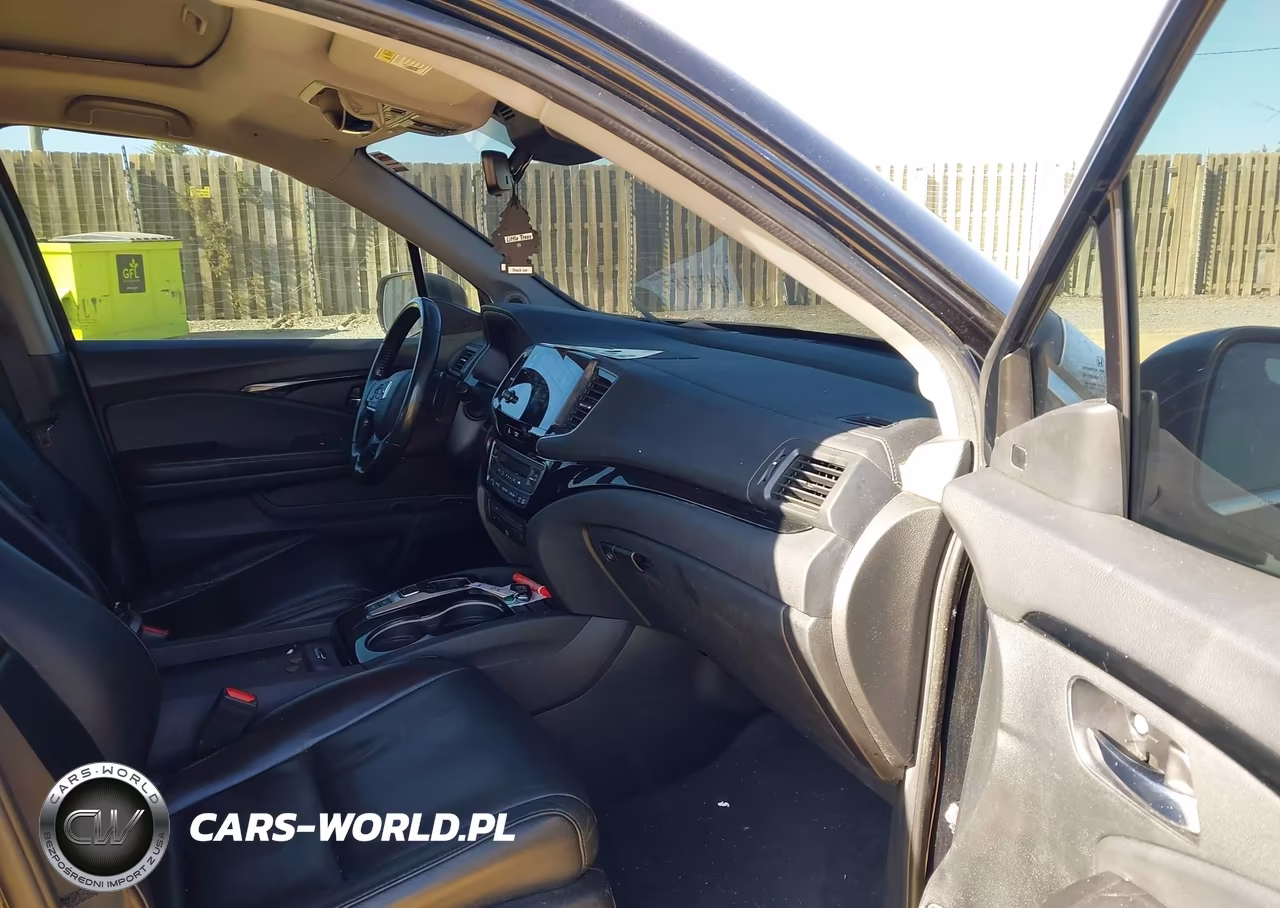 2019 Honda Pilot Touring VIN:5FNYF6H63KB015691 - 5