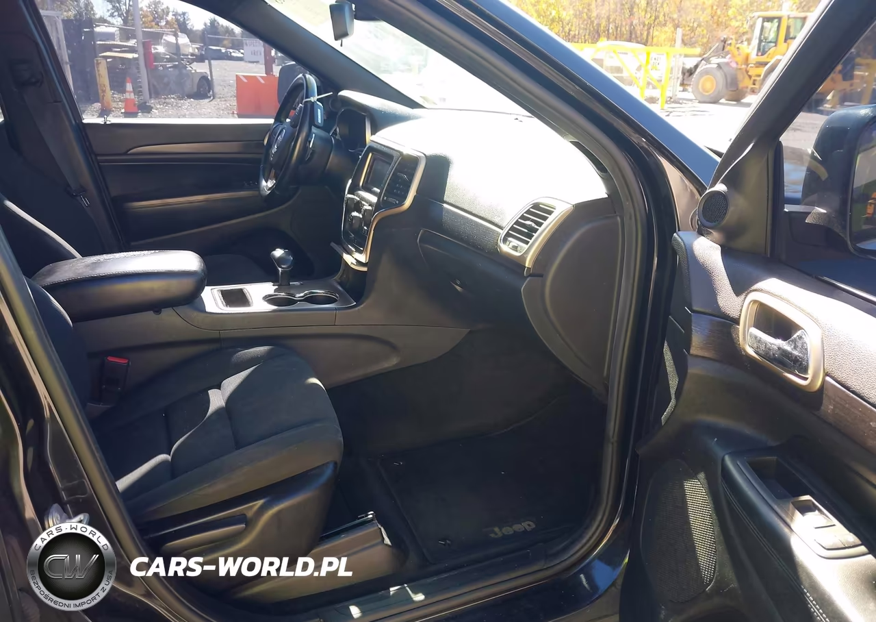 2014 Jeep Grand Cherokee Laredo VIN:1C4RJFAGXEC202935 - 5