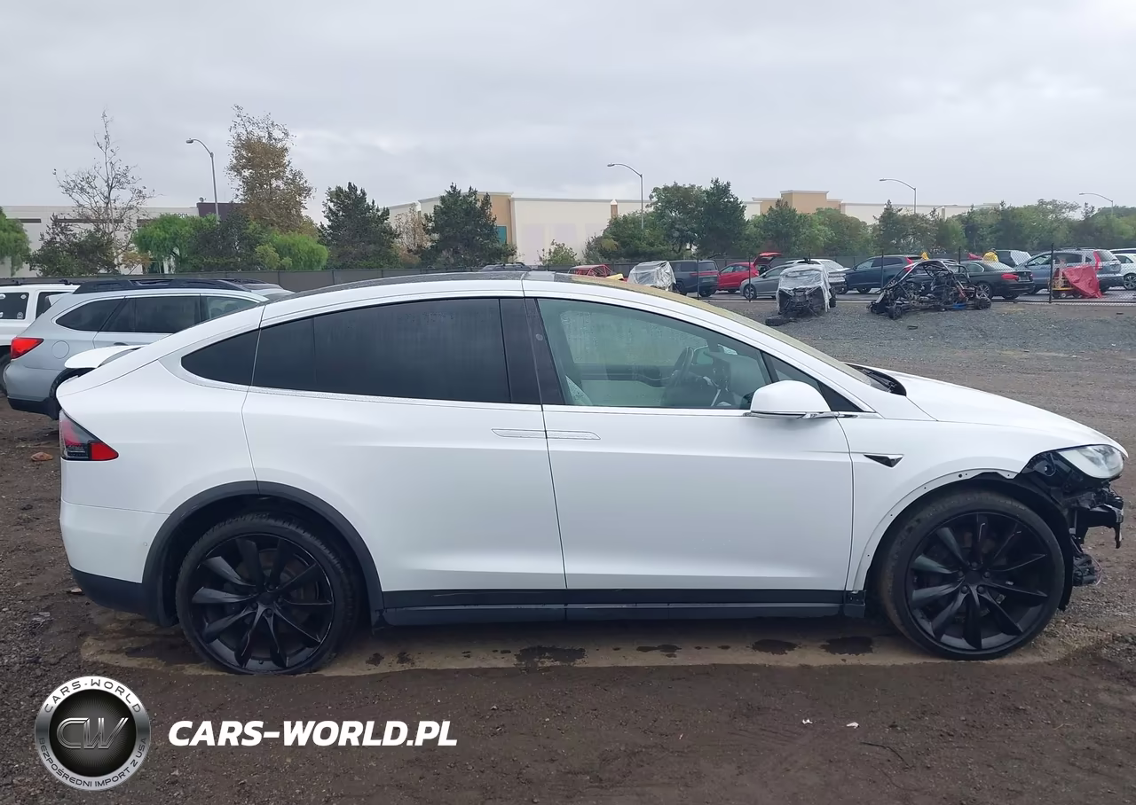 2020 Tesla Model X VIN:5YJXCBE22LF298228 - 14